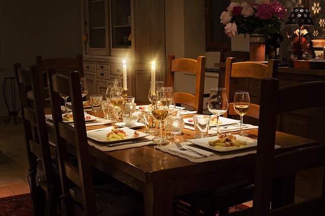 low pendant light over dining table