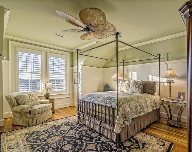 small bedroom low platform bed