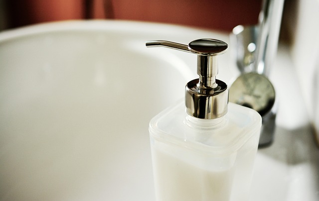white grout bathroom tile cleaning